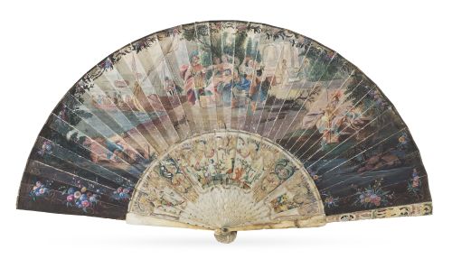 Abanico con varillaje de hueso calado, pintado y dorado; y 