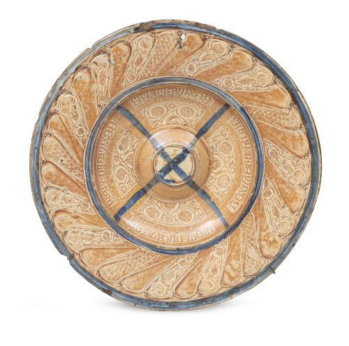 Plato hispano-morisco de cerámica esmaltada de reflejo metá