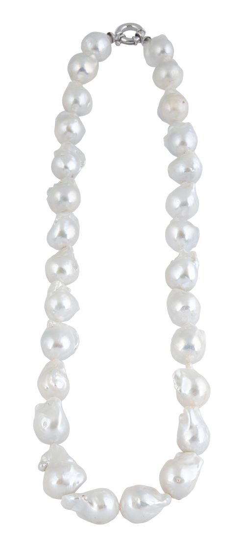 Collar con veintiocho perlas barrocas de los mares del sur