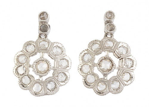 Pendientes largos de rosetón de diamantes, que penden de do