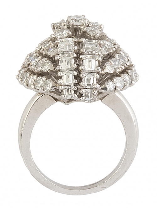 Sortija con diseño de cúpula de brillantes y brillantes tal