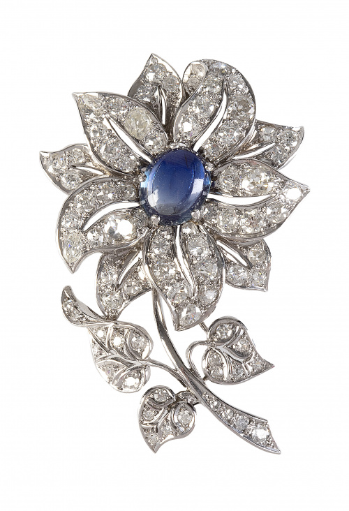 Broche flor de brillantes con cabujón de zafiro central, co