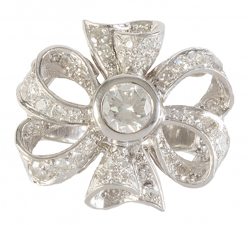 Sortija flor con lazo de de cintas entrelazadas de brillant