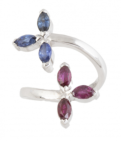  Sortija tu y yo  con dos flores, con tres zafiros navette 