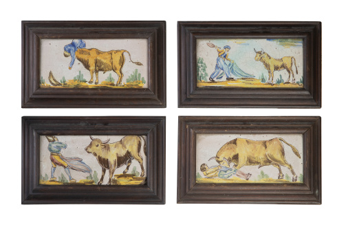 Lote de cuatro azulejos de cerámica esmaltada con escenas t