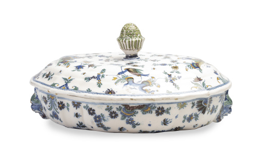 Legumbrera de cerámica esmaltada en manganeso, azul, ocre y