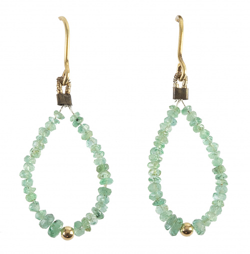 Pendientes largos de cuentas de esmeraldas facetadas que di