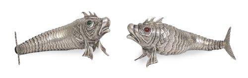 Pareja de peces articulados de plata con ojos de cristal en