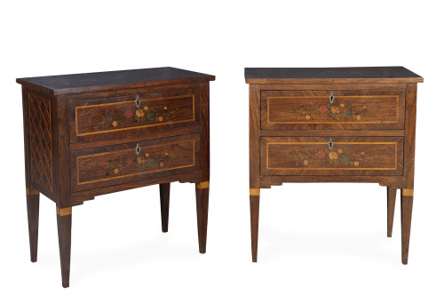 Pareja de cómodas de dos cajones de madera de palosanto con