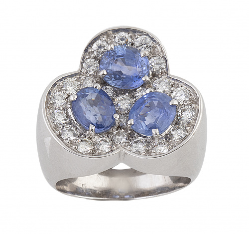 Sortija trébol de brillantes con tres zafiros talla oval co