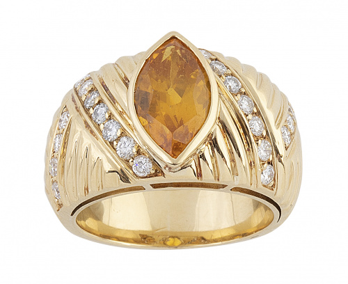 Sortija con zafiro amarillo central talla navette en montur