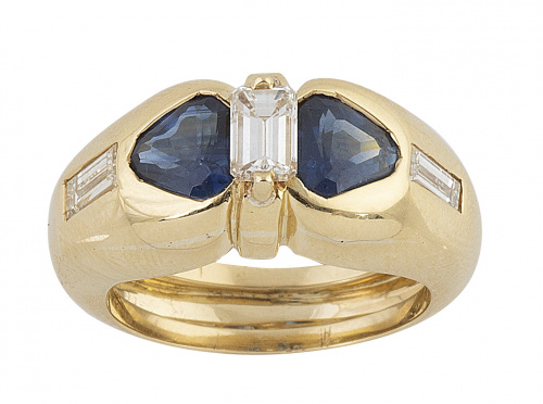 Sortija con dos zafiros triángulares y tres diamantes talla