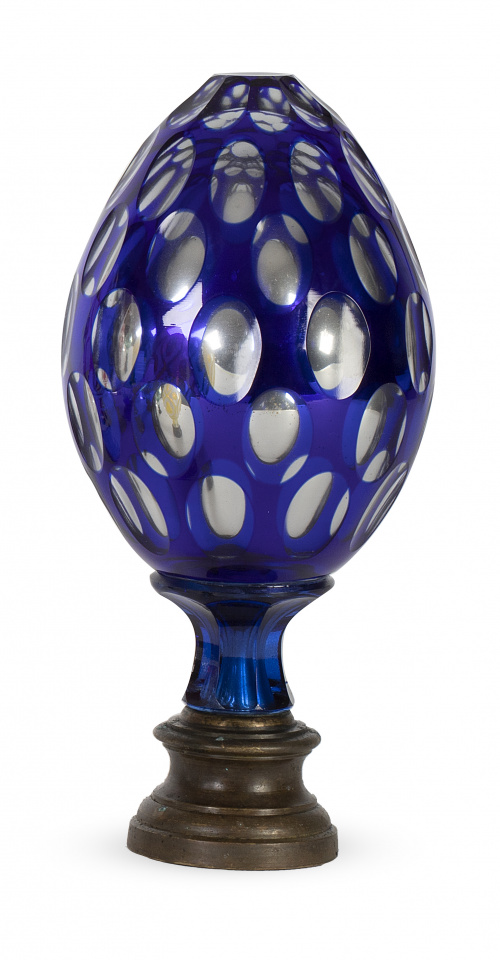 Remate de escalera de cristal y azul y transparente y espej