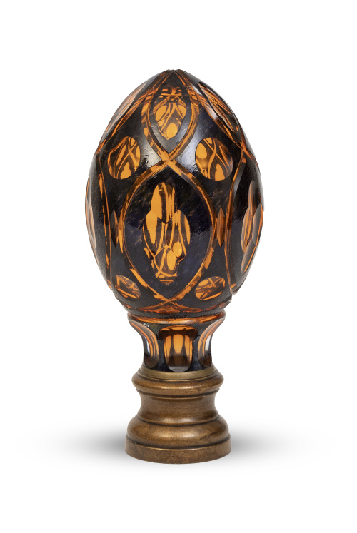 Remate de escalera en forma de piña de cristal ámbar y negr