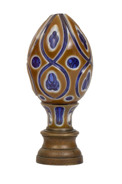 Remate de escalera en forma de piña de cristal ocre y azul 