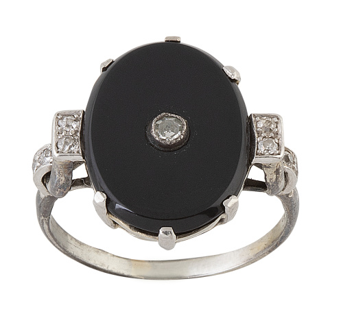 Sortija Art-Decó con óvalo de ónix con brillante en chatón 