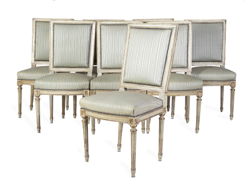 Juego de ocho sillas de comedor de estilo Luis XVI en mader