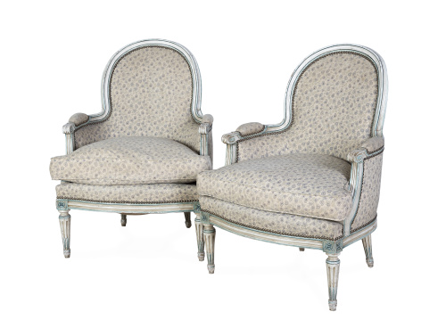 Pareja de bergeres de estilo Luis XVI de madera lacada de b