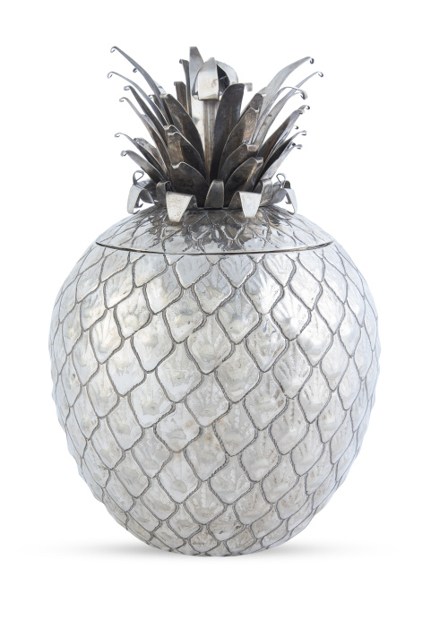 Hielera de alpaca en forma de piña.S. XX.