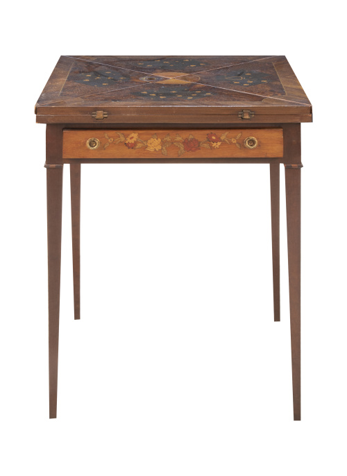 Mesa de juego de pañuelo con marquetería con los cuatro pal