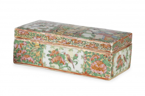 Caja de tocador de porcelana esmaltada.Cantón, S. XIX.
