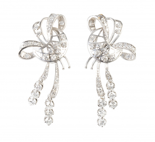 Pendientes largos años 50, con diseño de lazo de brillantes