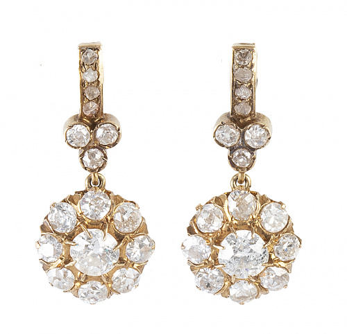 Pendientes largos de pp. S. XX con rosetón de brillantes de