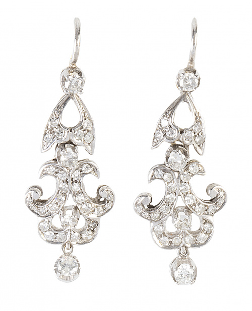 Pendientes largos de brillantes de pp. S. XX con formas de 