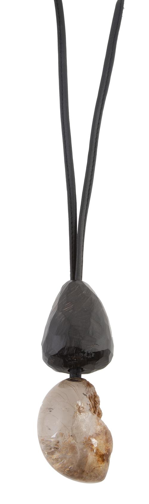 Collar largo con gran cuenta de cristal de roca hialino y c