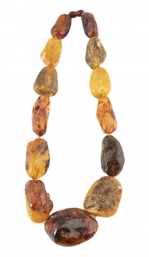 Collar de grandes cuentas irregulares de ámbar del báltico 