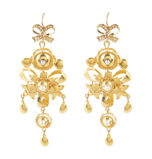 Pendientes largos de estilo S. XIX con cuerpos articulados 