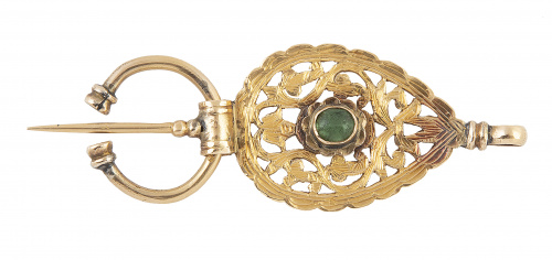 Fíbula tunecina con cabuchón de piedra verde y decoración c