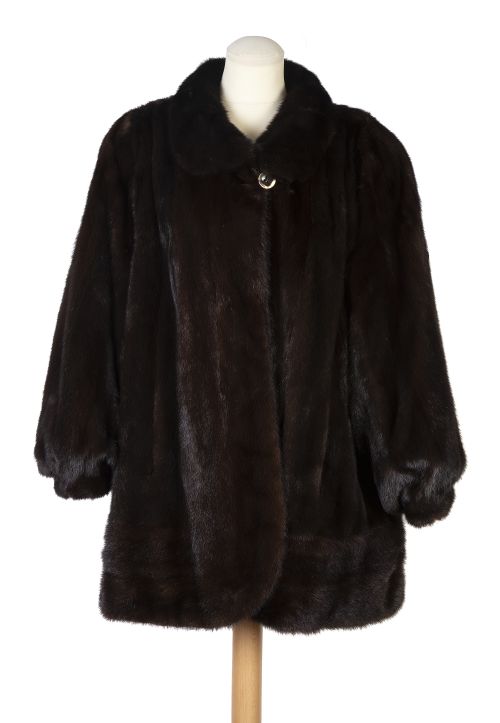 Chaquetón largo de piel de visóncon cuello de solapa , puño