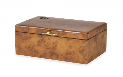 Caja de madera de arce y cierre en oro de 18 kilates. Con m