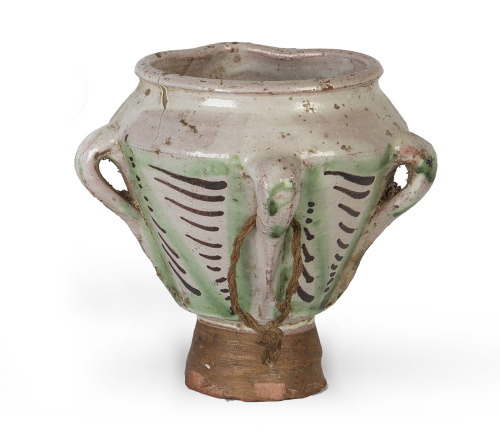 Mortero de cerámica esmaltada en verde y manganeso con tres