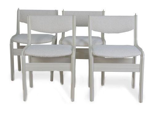 Lote de cuatro sillas de PVC blanco.Studio Kastilia, Ital