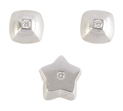 Conjunto de pendientes abotonados cuadrangulares y colgante