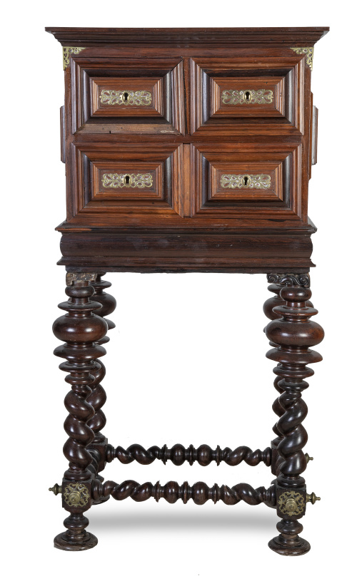 Contador de madera de palosanto.Trabajo portugués, S. XIX.