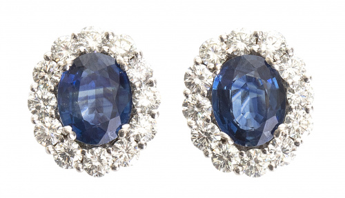 Pendientes con zafiros ovales facetados orlados de brillant