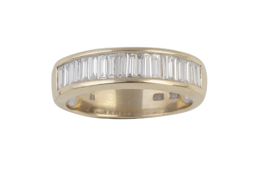 Sortija media alianza con brillantes talla baguette 
