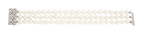 Brazalete de tres hilos de perlas cultivadas con cierre de 