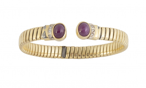 Brazalete de tubo de gas de oro con dos rubíes en cabuchón 