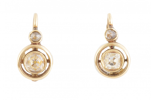 Pendientes de pp. S. XX con chatones de brillantes de talla