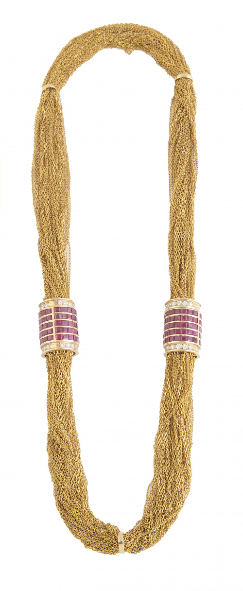 Collar largo con dos cilindros de rubíes calibrados y sinté