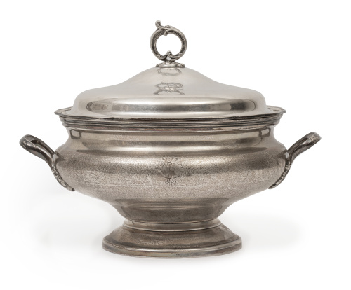 Sopera de plata en su color. Con marcas.Matilde Espuñes, 