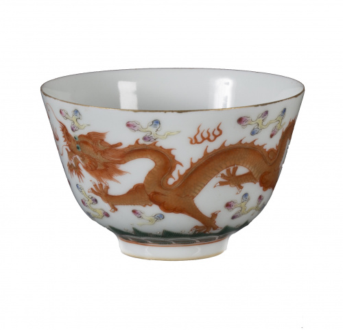 Taza “Dragón y ave Fénix” en porcelana esmaltada.China.