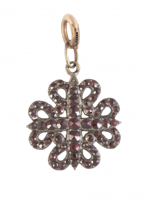 Colgante S. XIX de cruz de Calatrava con granates