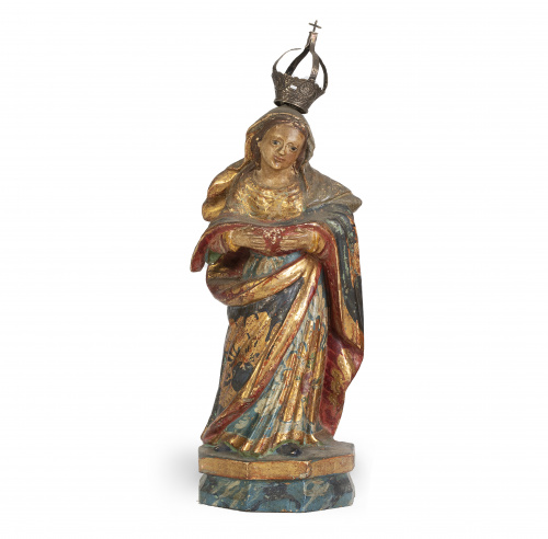 Virgen de madera tallada, policromada y dorada. Con corona 