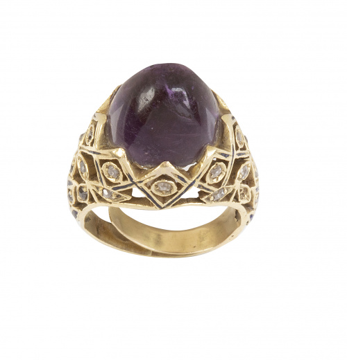 Sortija de ff S. XIX con cabuchón cónico de amatista en mon