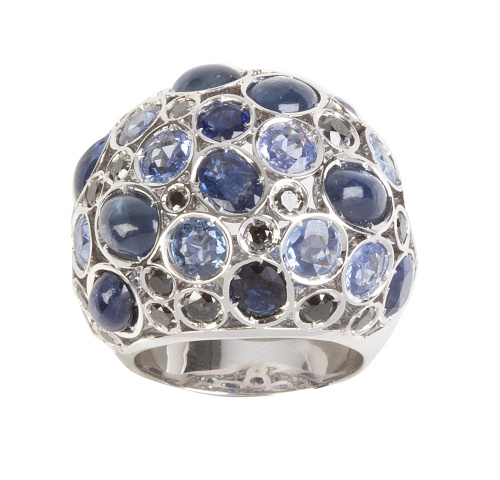  Sortija ancha de frente elevado con brillantes negros y za